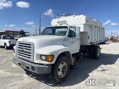 1998 Ford F800 Chipper Dump Truck