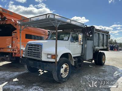 1999 Ford F800 Chipper Dump Truck