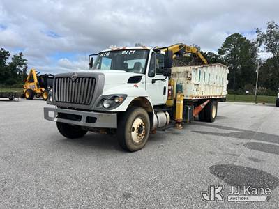International 7400 Crane