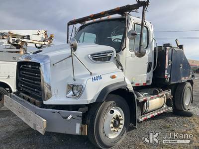2015 Freightliner 114SD S/A Mobile Trailer Truck Tractor