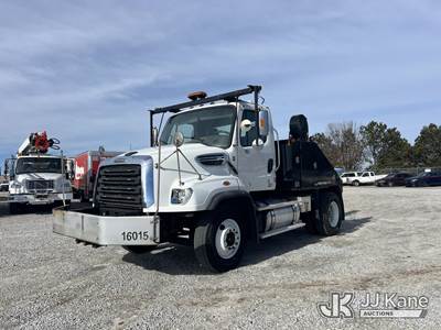 2017 Freightliner 114 SD Toter Truck