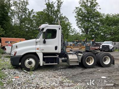2018 Freightliner CA125D T/A Truck Tractor