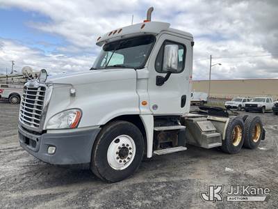 2017 Freightliner CA125DC T/A Truck Tractor