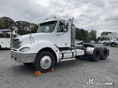 Freightliner Columbia 120 Day Cab Truck