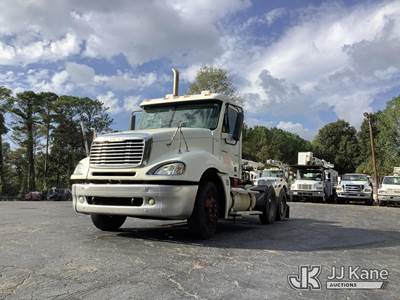 Freightliner Columbia 120 Day Cab Truck