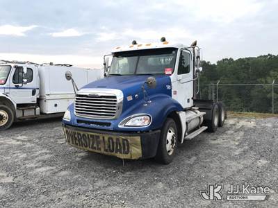 2004 Freightliner Columbia 120 T/A Truck Tractor