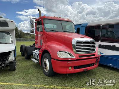 2005 Freightliner Columbia 120 T/A Truck Tractor
