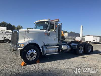 International 9900i Day Cab Truck