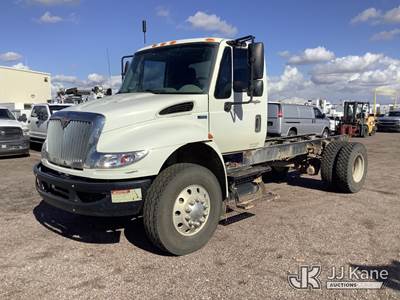 International DuraStar 4400 Day Cab Truck