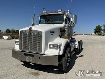 2006 Kenworth T800 Tri-Axle Truck Tractor