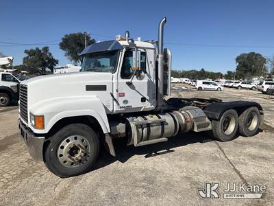 Mack Pinnacle CHU613 Day Cab Truck