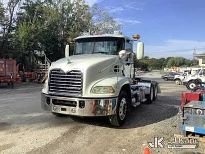 Mack Pinnacle CXU613 Day Cab Truck