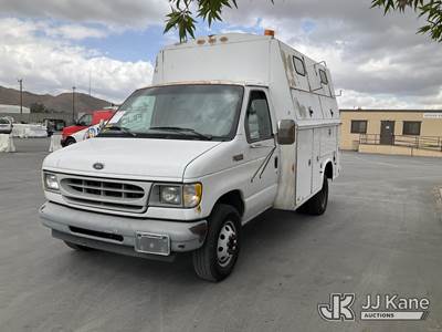 2002 Ford Econoline E-350 SD Cutaway Hi-Cube Van