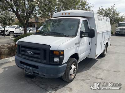 2013 Ford Econoline E-350 Super Duty Cutaway Van