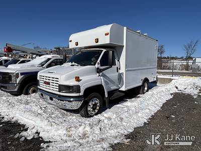 2009 GMC C5500 Van Body Truck