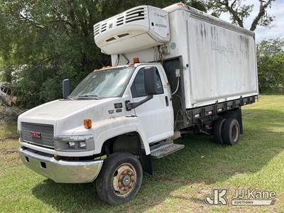 2006 GMC C5500 4x4 Refrigerated Van Body Truck