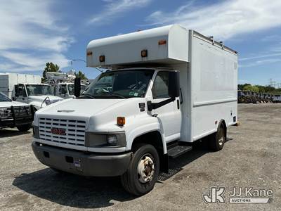 2009 GMC C5500 Cutaway Van Body Truck