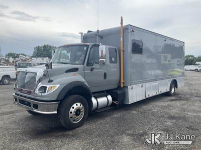 2004 International 7600 Extended-Cab Mobile Command Center