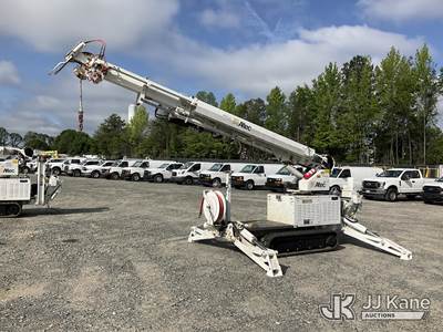 Altec DB37, 3,800 Lb 42 ft, Back Yard Digger Derrick