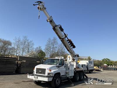 Altec D2050-TR, 30,000 Lb Digger Derrick