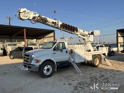 Ford F-750 Tracked Digger Derrick
