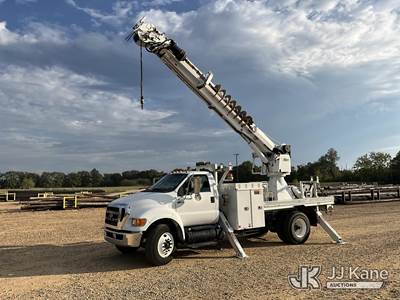 Ford F-750 Tracked Digger Derrick
