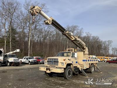 Altec D945-BR, 19,400 Lb Digger Derrick