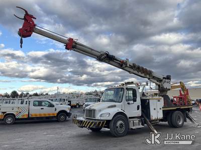 Altec DM47B-TR, 23,790 Lb Digger Derrick