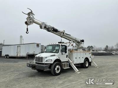 Altec DM47B-TR, 23,790 Lb Digger Derrick