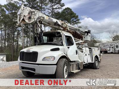 Altec DM47B-TR, 23,790 Lb Digger Derrick