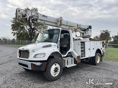 Altec DC47-TR, 23,790 Lb Hydraulic Crane