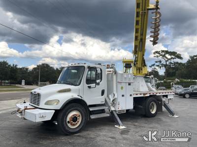 Altec DM45-TR, 26,790 Lb 45 ft, Digger Derrick