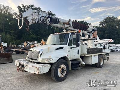 Altec DM47-TR, 23,790 Lb Digger Derrick