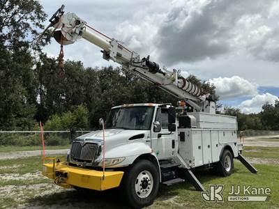 International 4300 Tracked Digger Derrick
