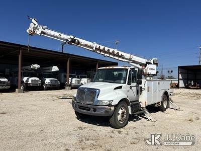 International 4300 Tracked Digger Derrick