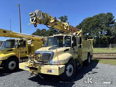 Altec DM45-TR, 26,790 Lb Digger Derrick