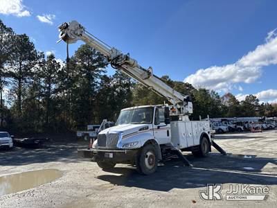 Altec DM47-TR, 23,790 Lb Digger Derrick