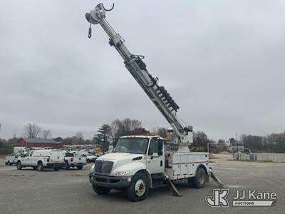 Altec DM47-T, 23,790 Lb Digger Derrick
