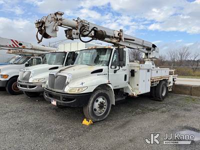 International 4300 Truck-Mounted Digger Derrick