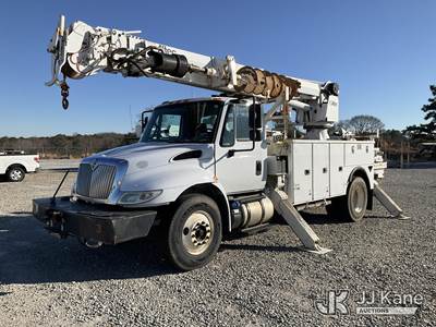 Altec DM47B-TR, 23,790 Lb Digger Derrick