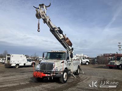 Altec DM47 TR, 23,790 Lb Digger Derrick