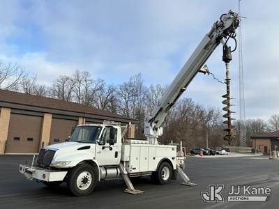 Altec DM47-TR, 23,790 Lb Digger Derrick