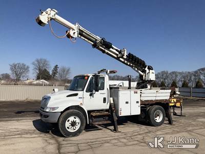 Altec DL42BBC, 21,120 Lb Digger Derrick