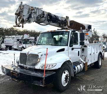 Altec DM47B-TR, 23,790 Lb Digger Derrick
