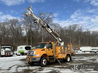 Altec DM47-BC, 17,730 Lb Digger Derrick