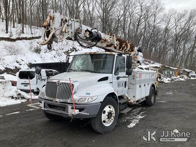 Altec DM47-TR, 23,790 Lb Digger Derrick