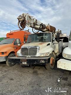 Altec DM47TR, 23,790 Lb Digger Derrick