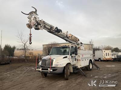 Altec DM47-BR, 17,730 Lb Digger Derrick