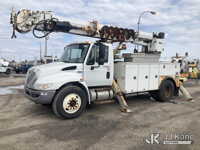 Altec DM47-TR, 23,790 Lb Digger Derrick