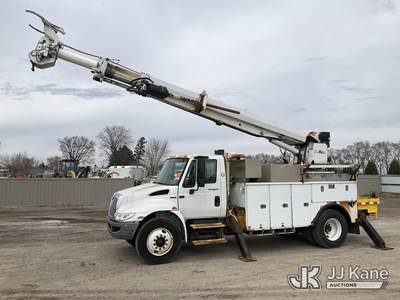 Altec DM47TR, 23,790 Lb Digger Derrick